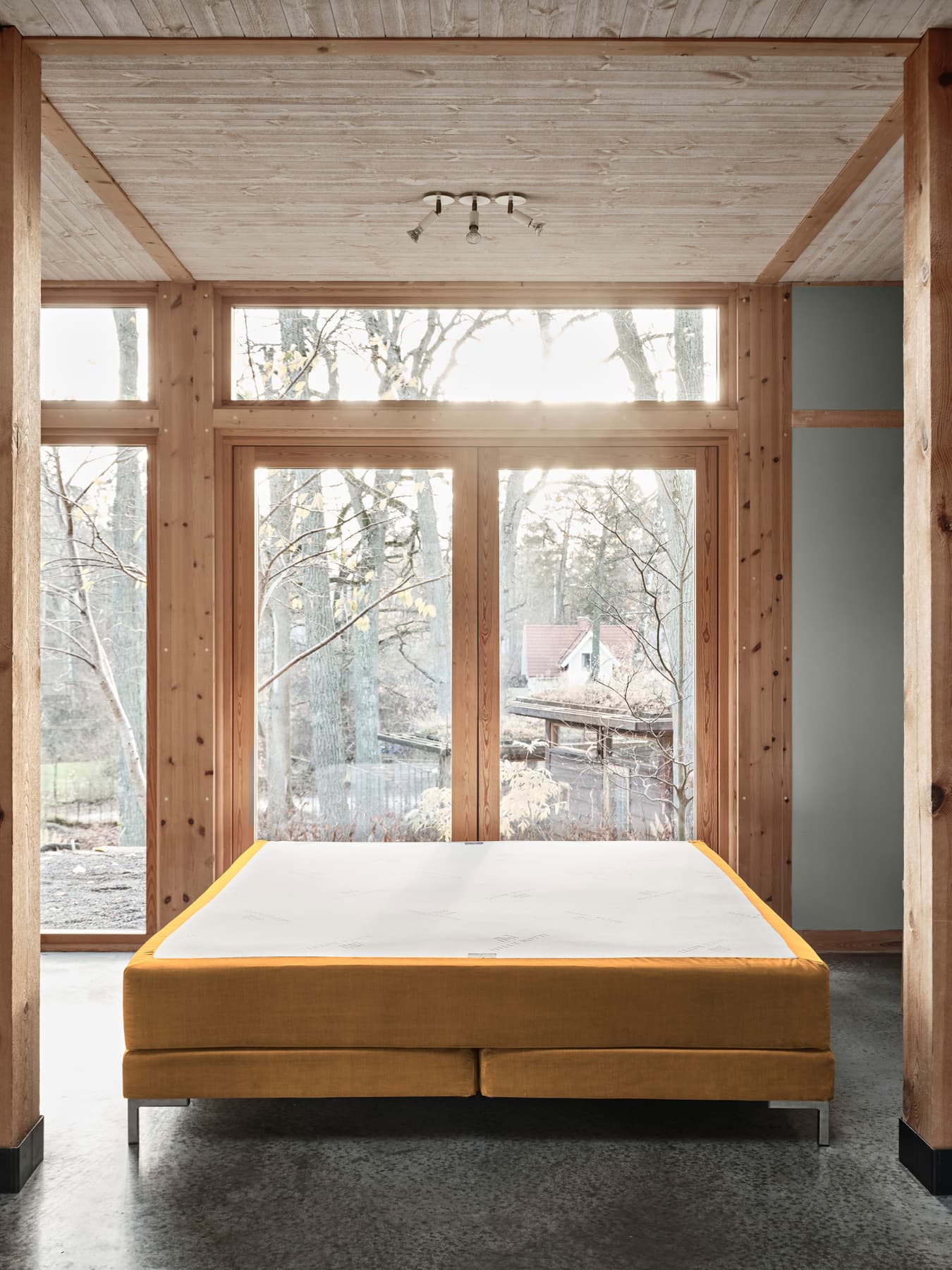 Alberto Continental Bed Medium/Firm Velvet