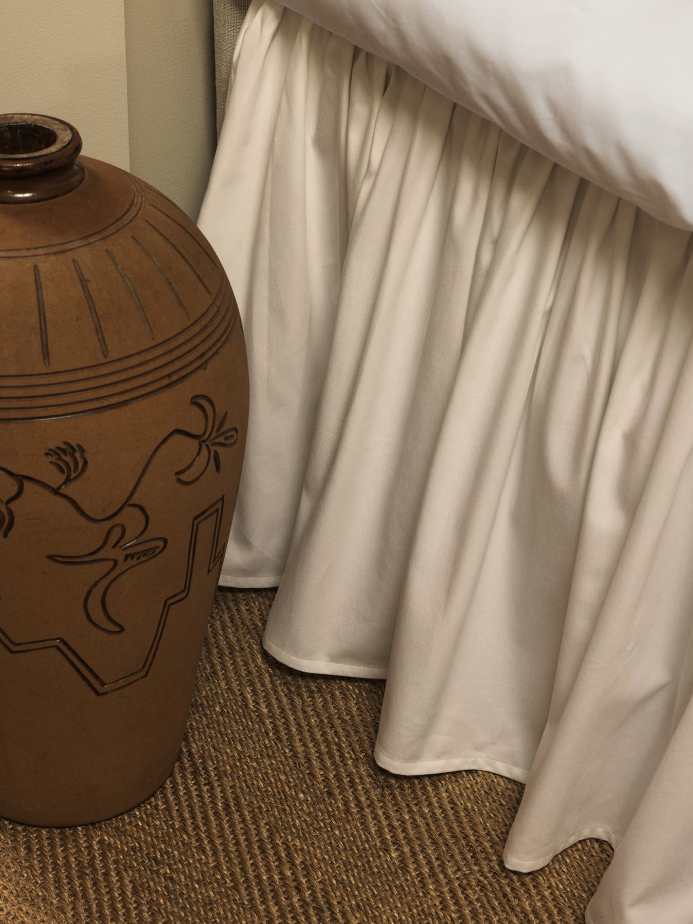 Laura Bed Skirt Solid Offwhite