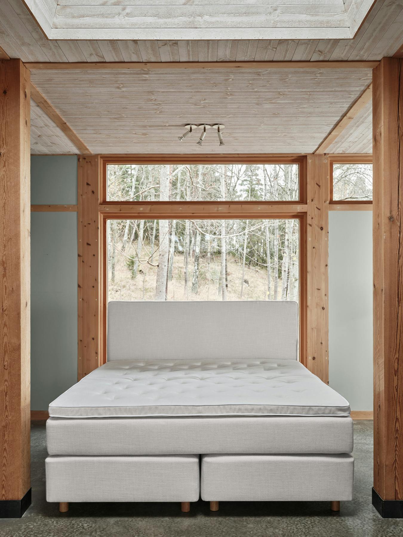 Lorenzo Continental Bed Medium Linen
