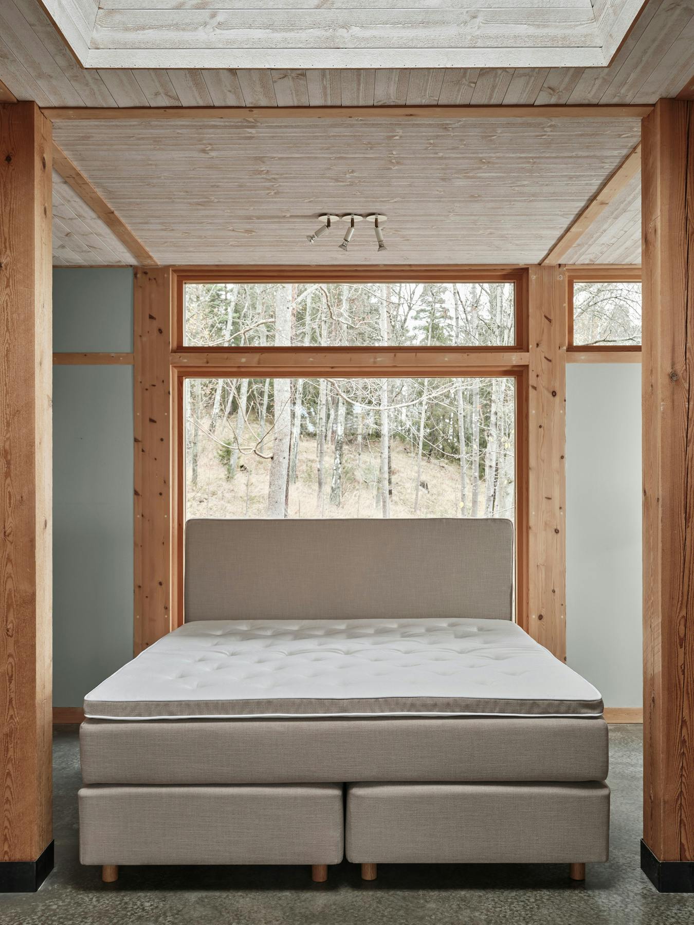 Lorenzo Continental Bed Medium/Firm Linen