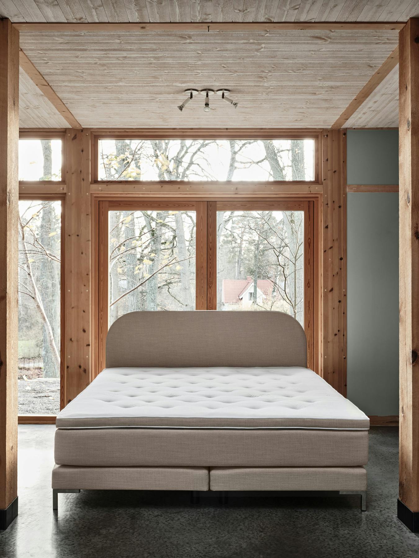 Alberto Continental Bed Medium Linen